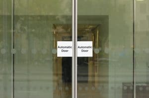 Automatic sliding door